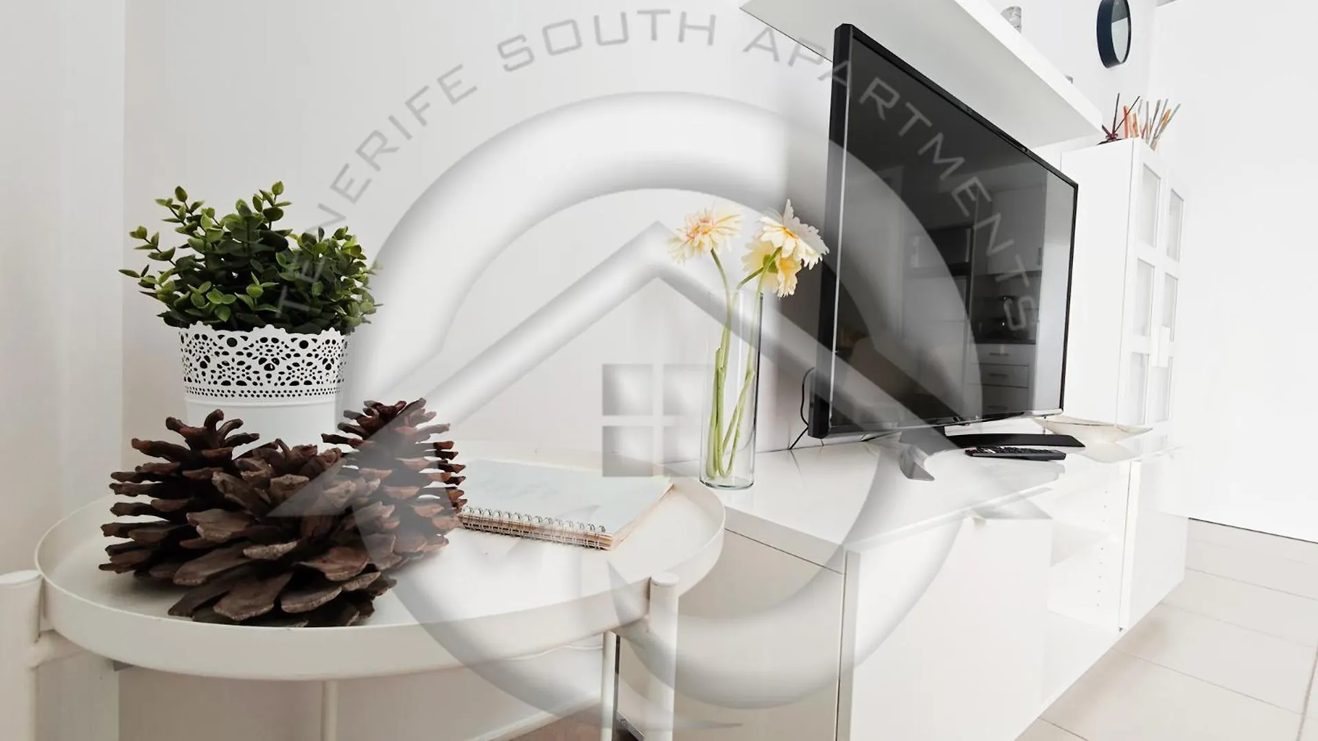 Janias Alcala Apartment